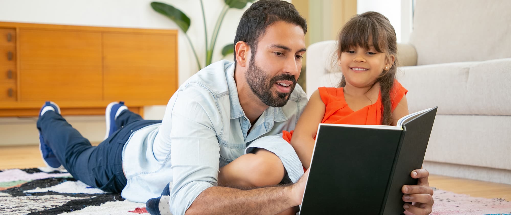 ما الأسئلة التي يمكن طرحها عند قراءة كتاب لطفل؟